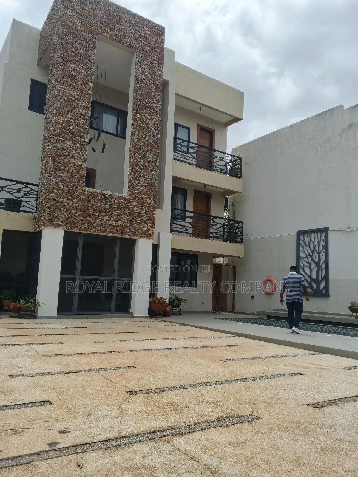 6bdrm Duplex in East, Accra Metropolitan for rent