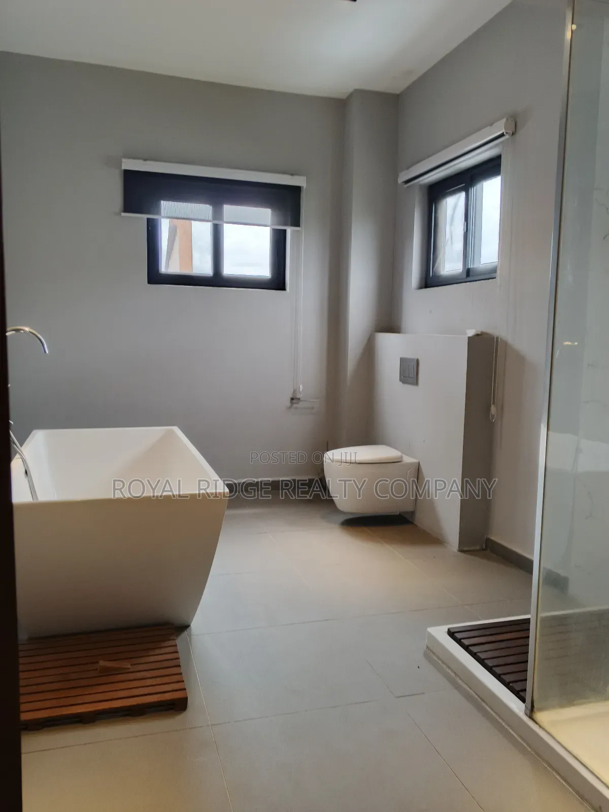 6bdrm Duplex in East, Accra Metropolitan for rent