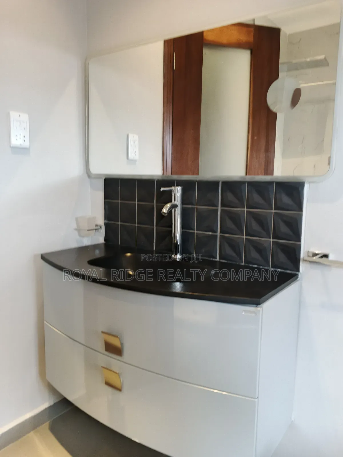 6bdrm Duplex in East, Accra Metropolitan for rent