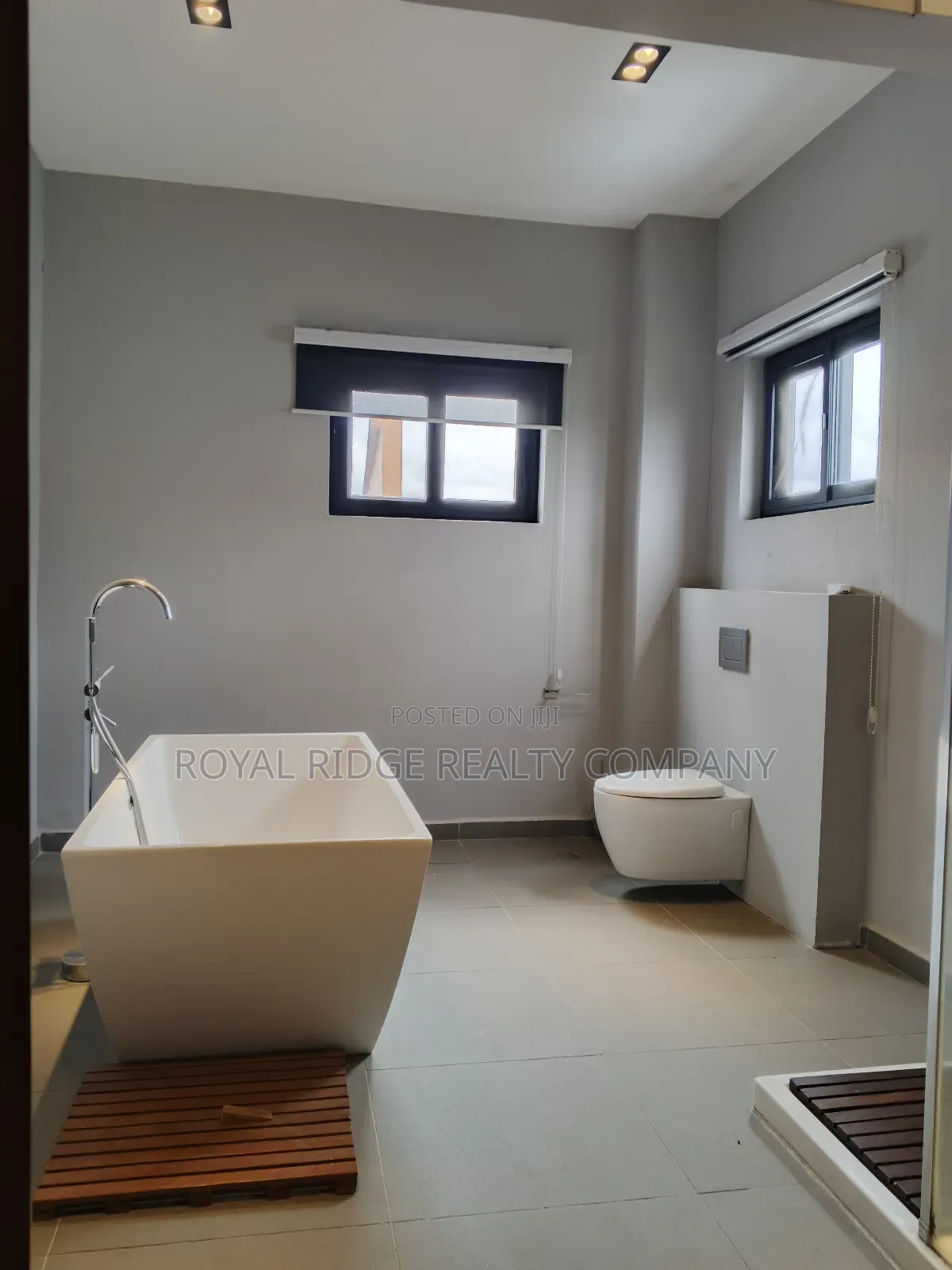6bdrm Duplex in East, Accra Metropolitan for rent