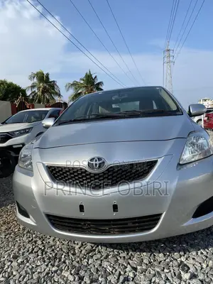 Toyota Belta 2010 Silver
