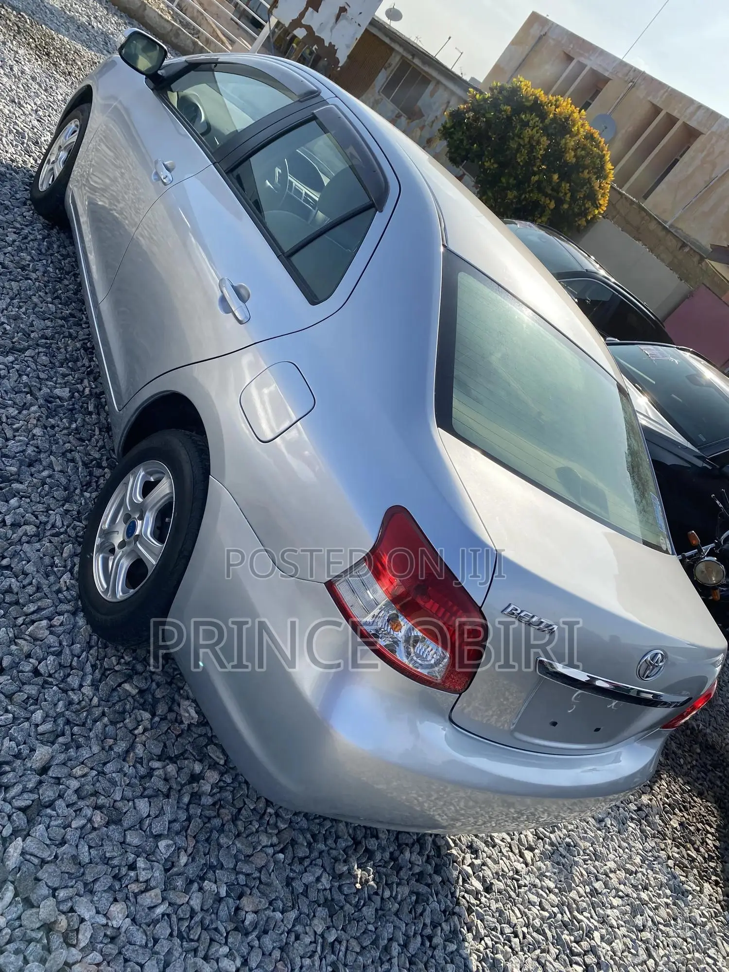 Toyota Belta 2010 Silver