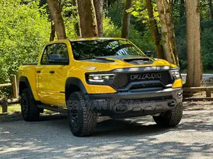 Photo - Dodge RAM 2023 Yellow