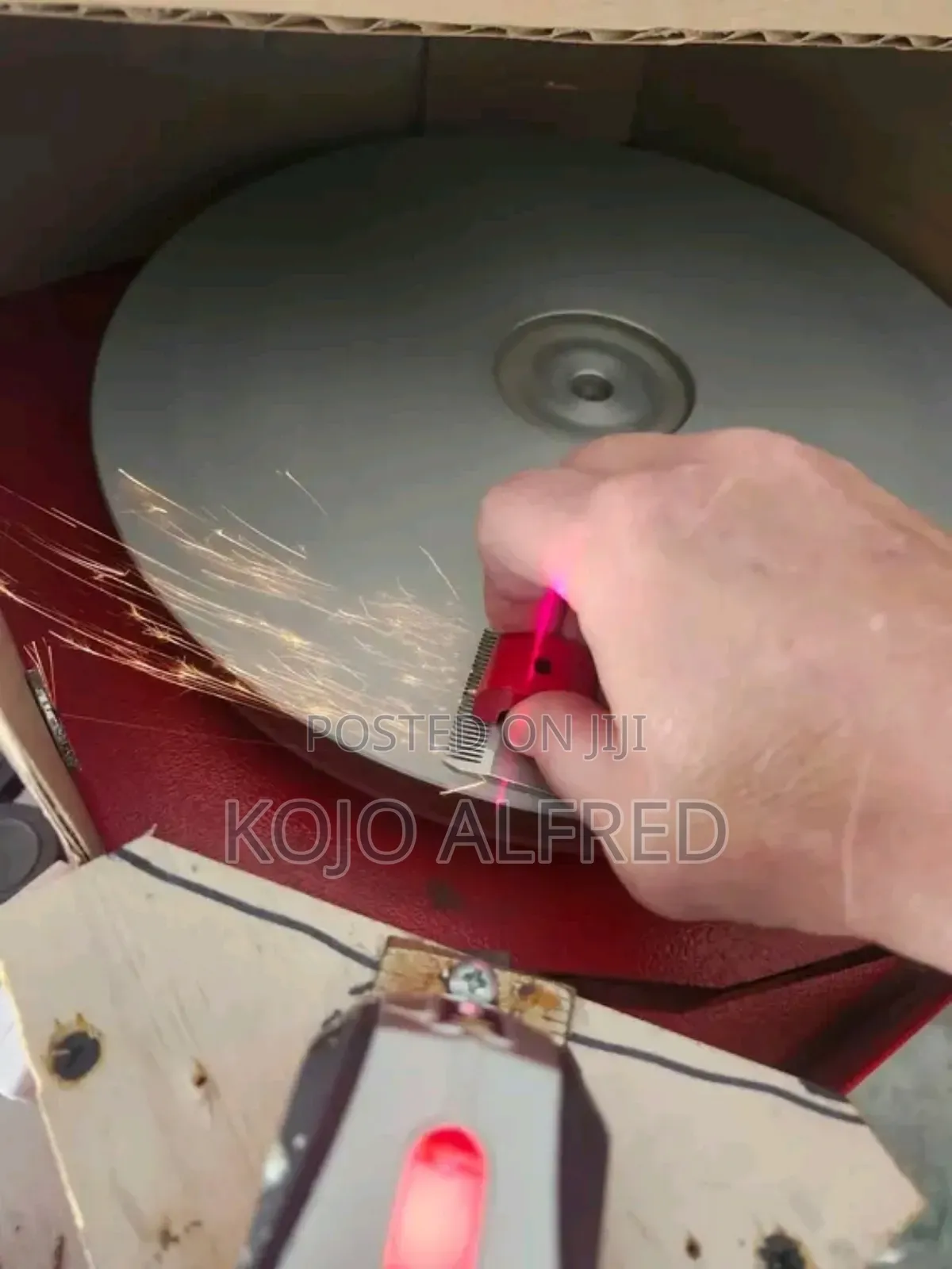 A Clipper Blade Sharpening Machine