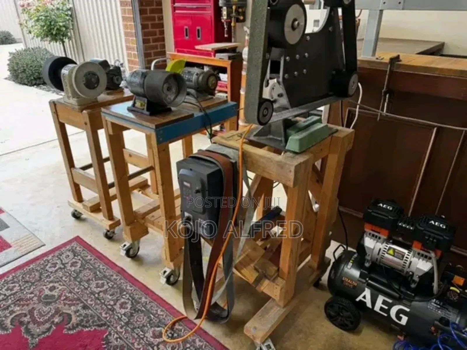 A Clipper Blade Sharpening Machine