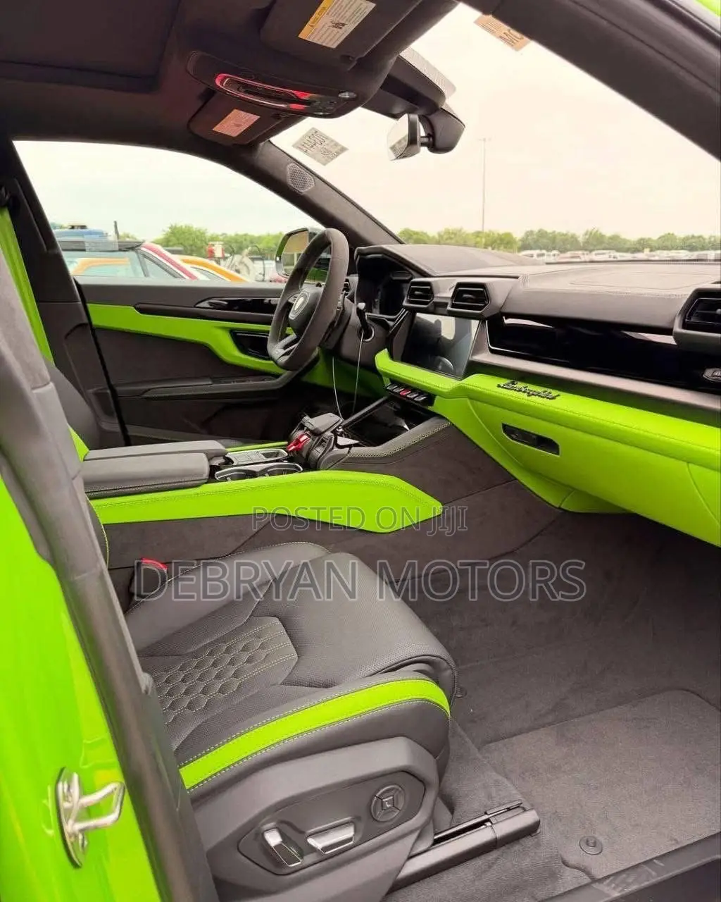 New Lamborghini Urus 2024 Green