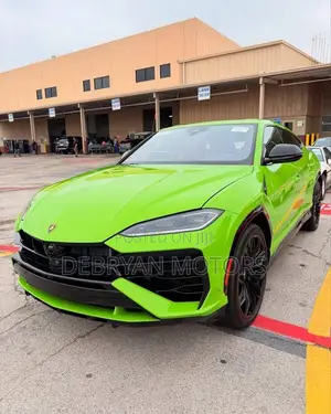 New Lamborghini Urus 2024 Green