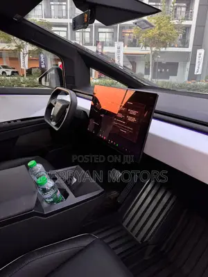 Tesla Cybertruck 2025 Black