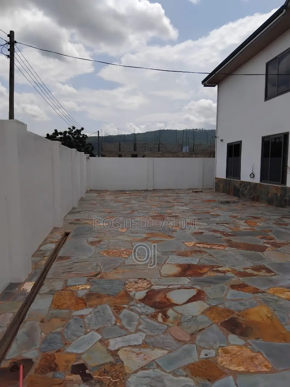 3bdrm Duplex in Arko Homes, Main Station for rent