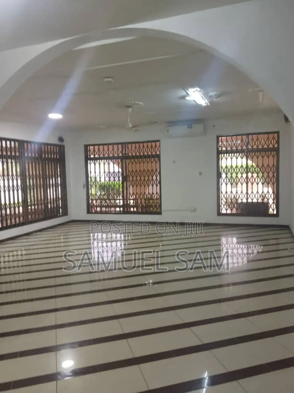 10bdrm House in Site A, Tema Metropolitan for rent