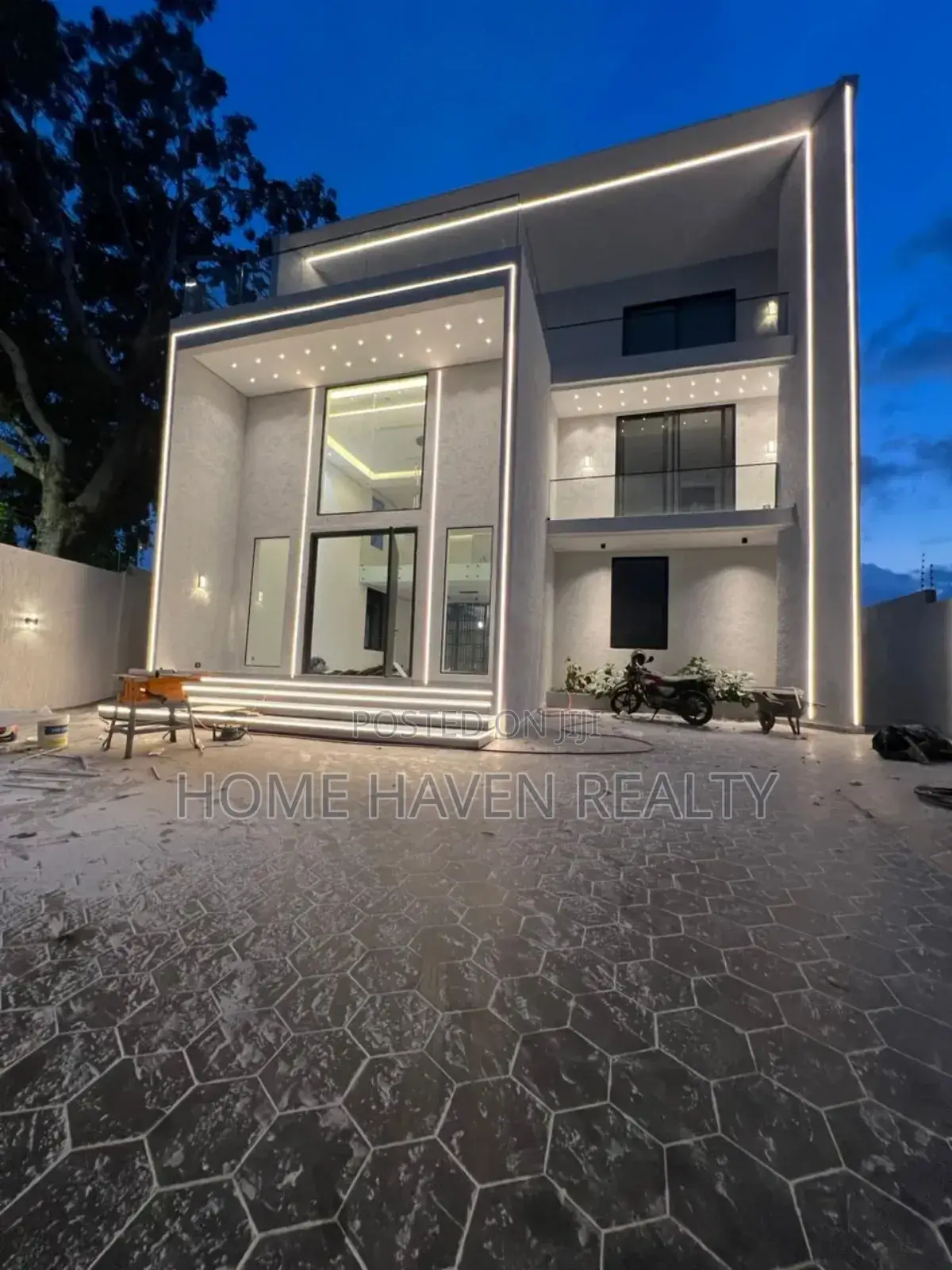6bdrm House in Mempeasem, East Legon for sale
