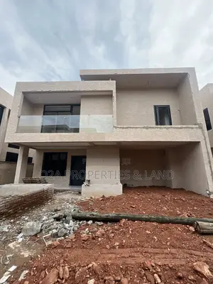 4bdrm Townhouse/Terrace in Ashaley Botwe, Lake Side Estate for sale