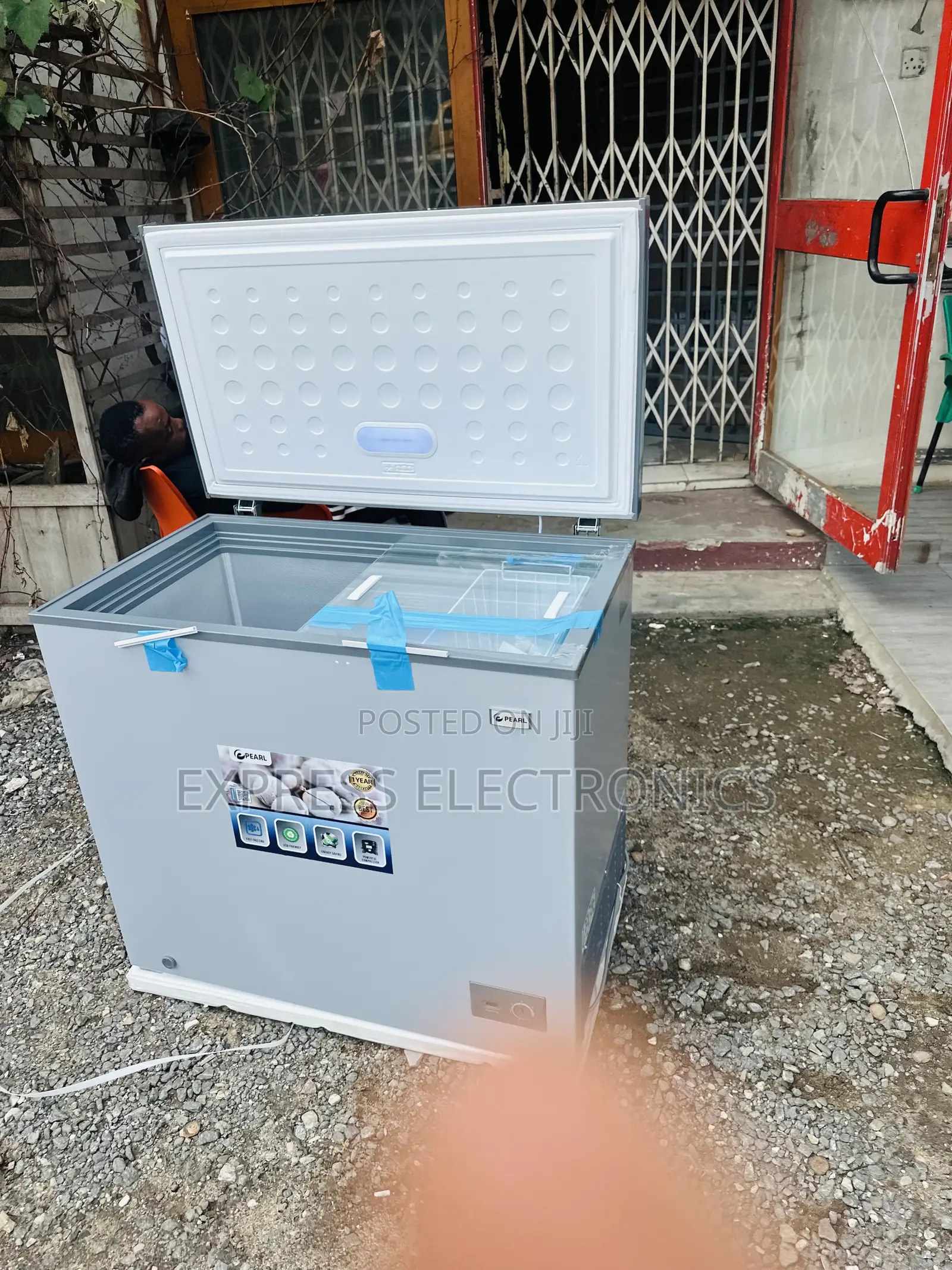 Better Deal on Chest Freezer 200l Pearl PCF-2530-1a