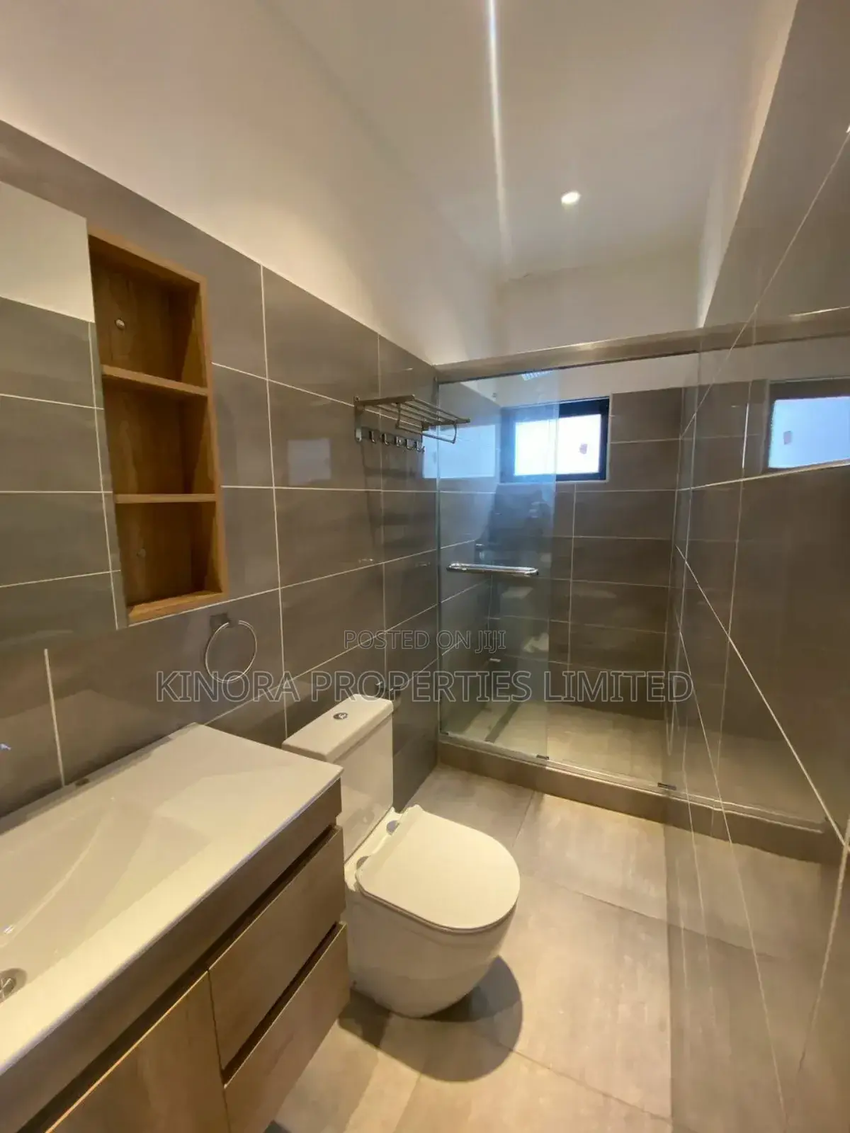 4bdrm Townhouse / Terrace in Oyarifa for rent