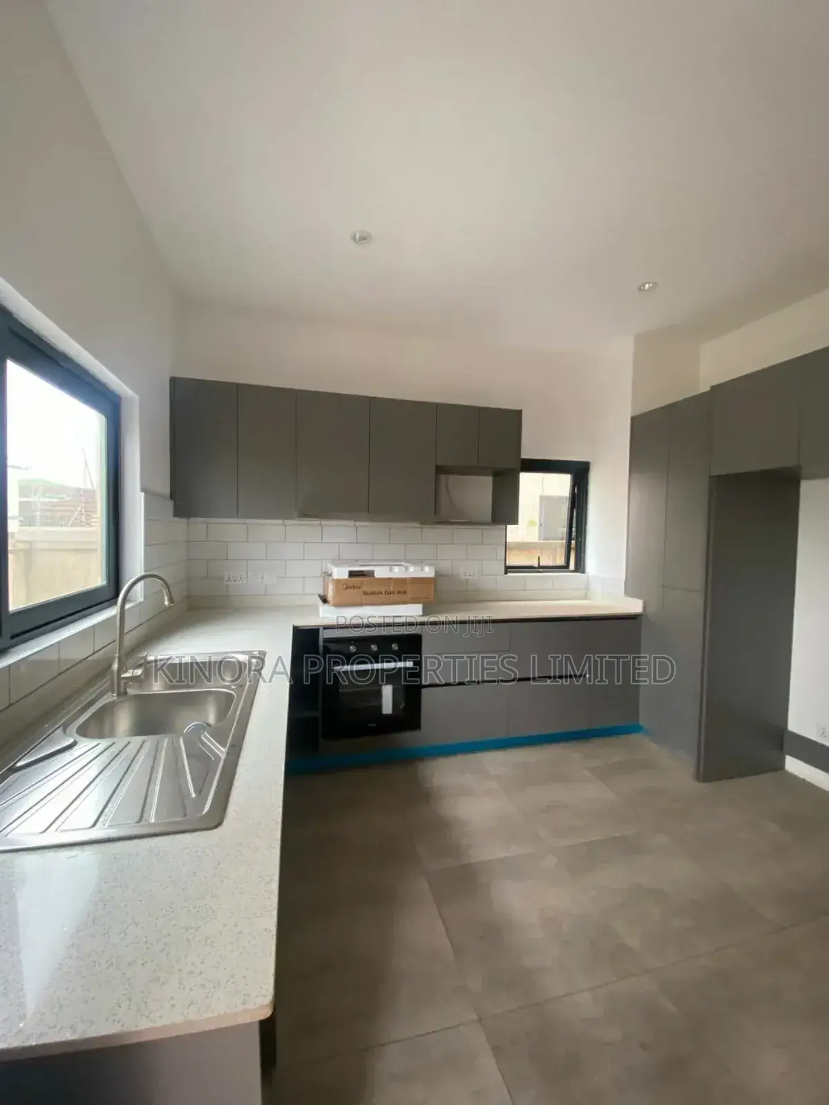 4bdrm Townhouse / Terrace in Oyarifa for rent