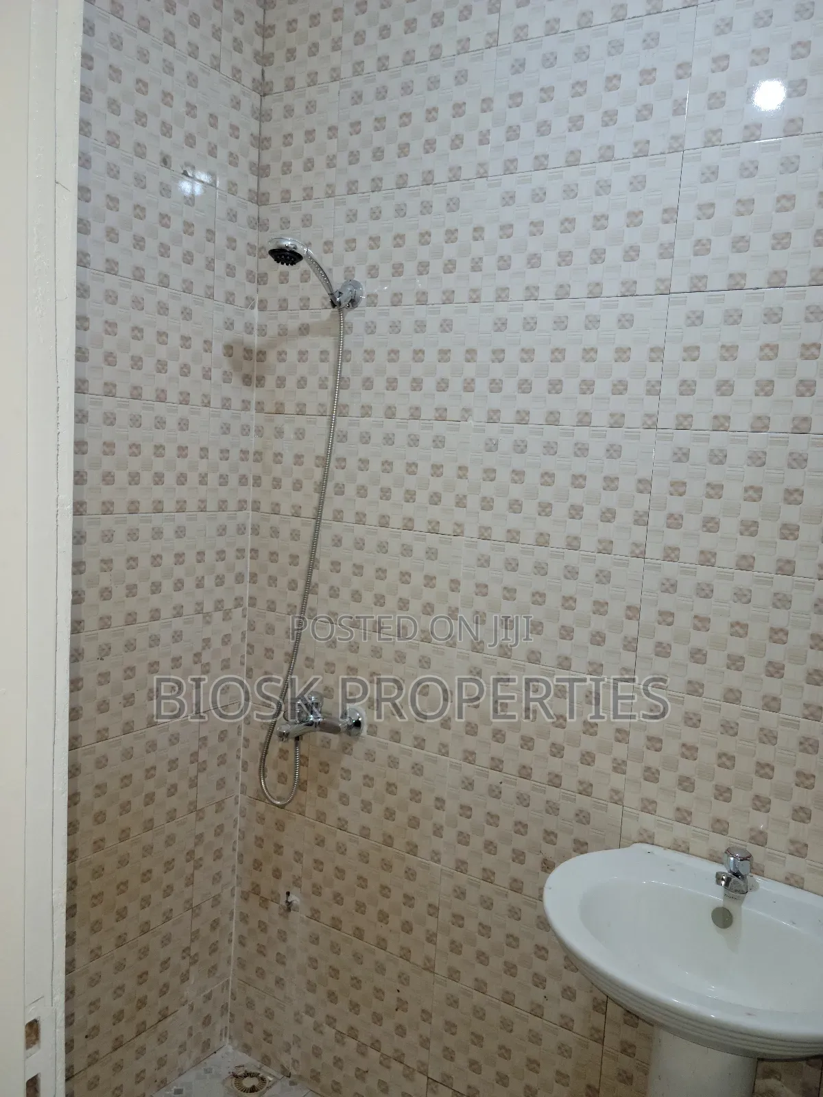 1bdrm Apartment in Biosk Properties, Malejor for rent