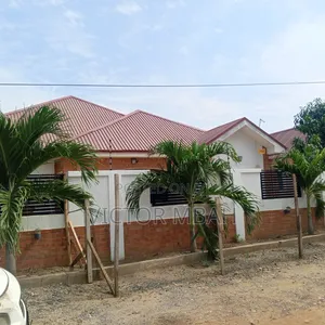 4bdrm Bungalow in Dc Properties, Tema Metropolitan for sale