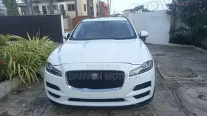 Photo - Jaguar F-Pace 25t AWD 2018 White