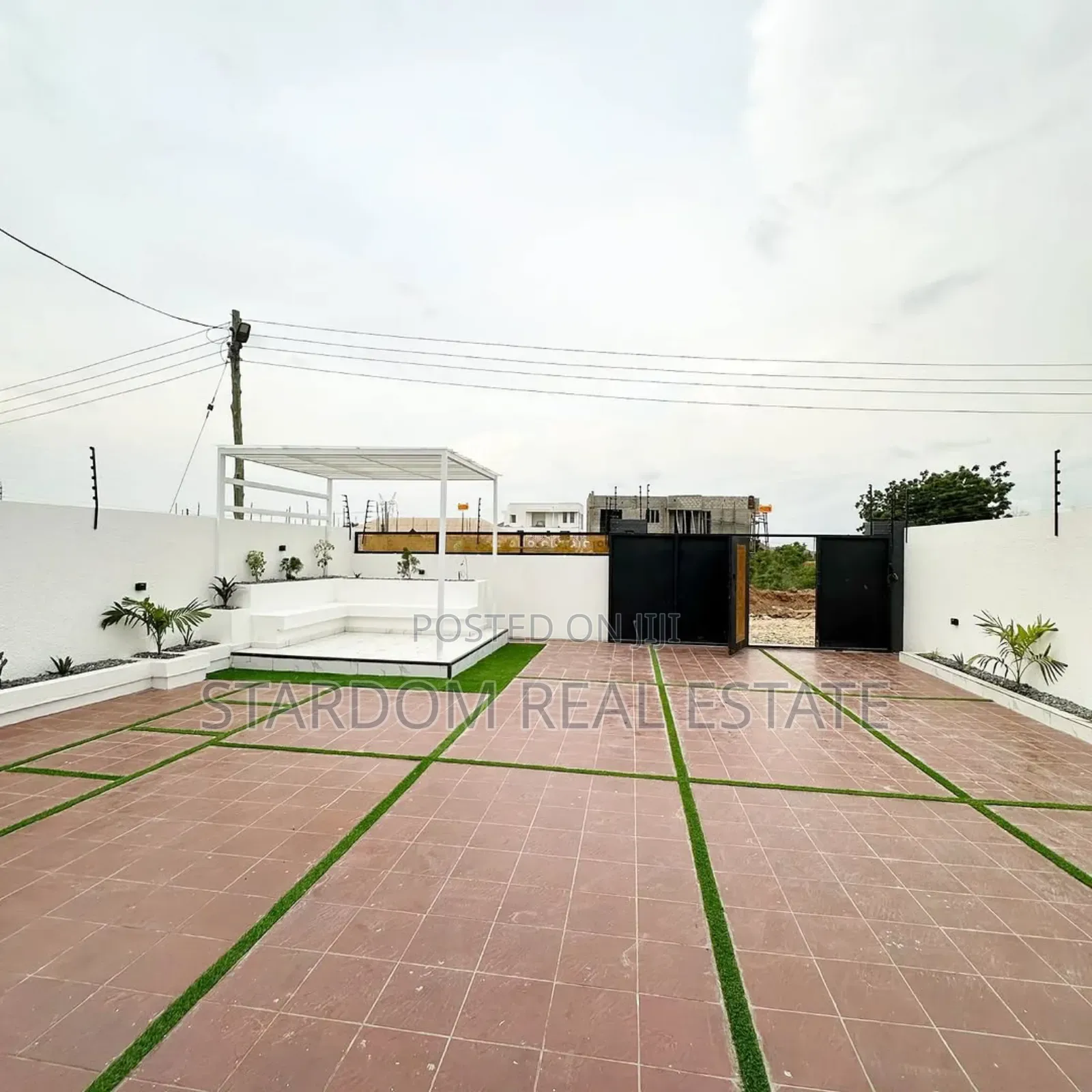 3bdrm Duplex in East Legon Hills for sale