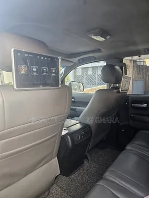 Toyota Sequoia Platinum 4dr SUV 4WD (5.7L 8cyl 6A) 2013 Beige