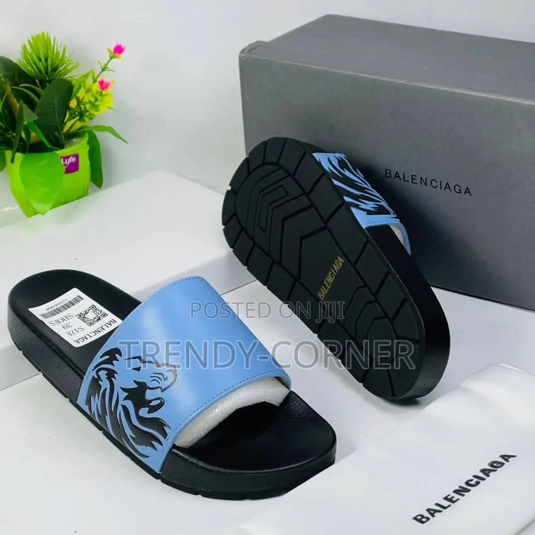 Buffalo, Balanciaga Adidas Slides