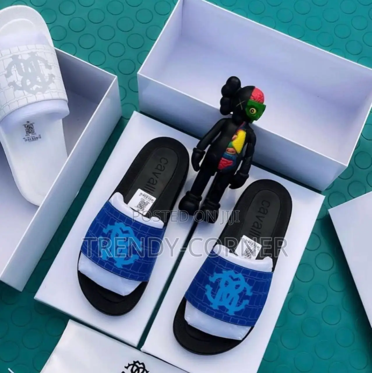 Buffalo, Balanciaga Adidas Slides