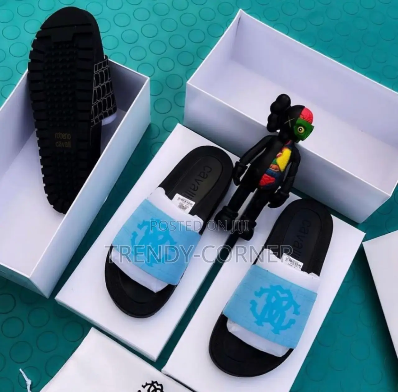 Buffalo, Balanciaga Adidas Slides