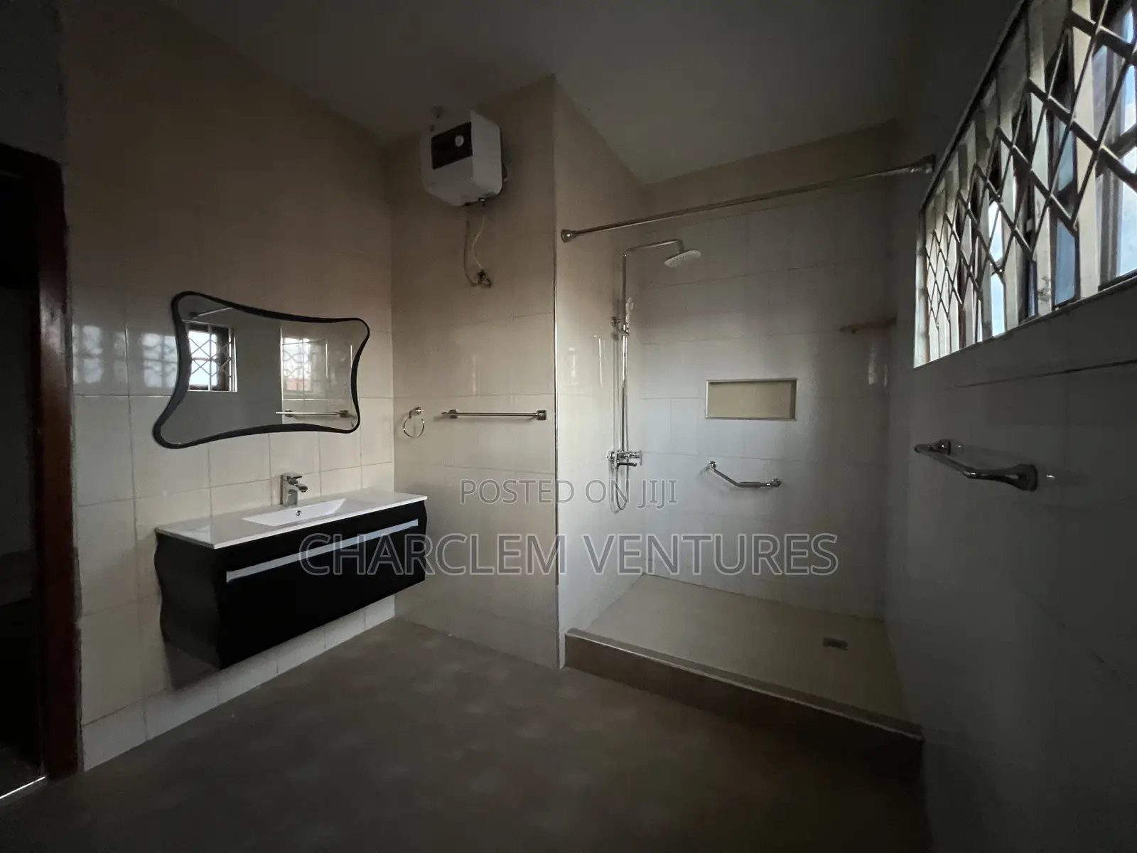 5bdrm House in Charclem Ventures, Ashomang Estate for sale