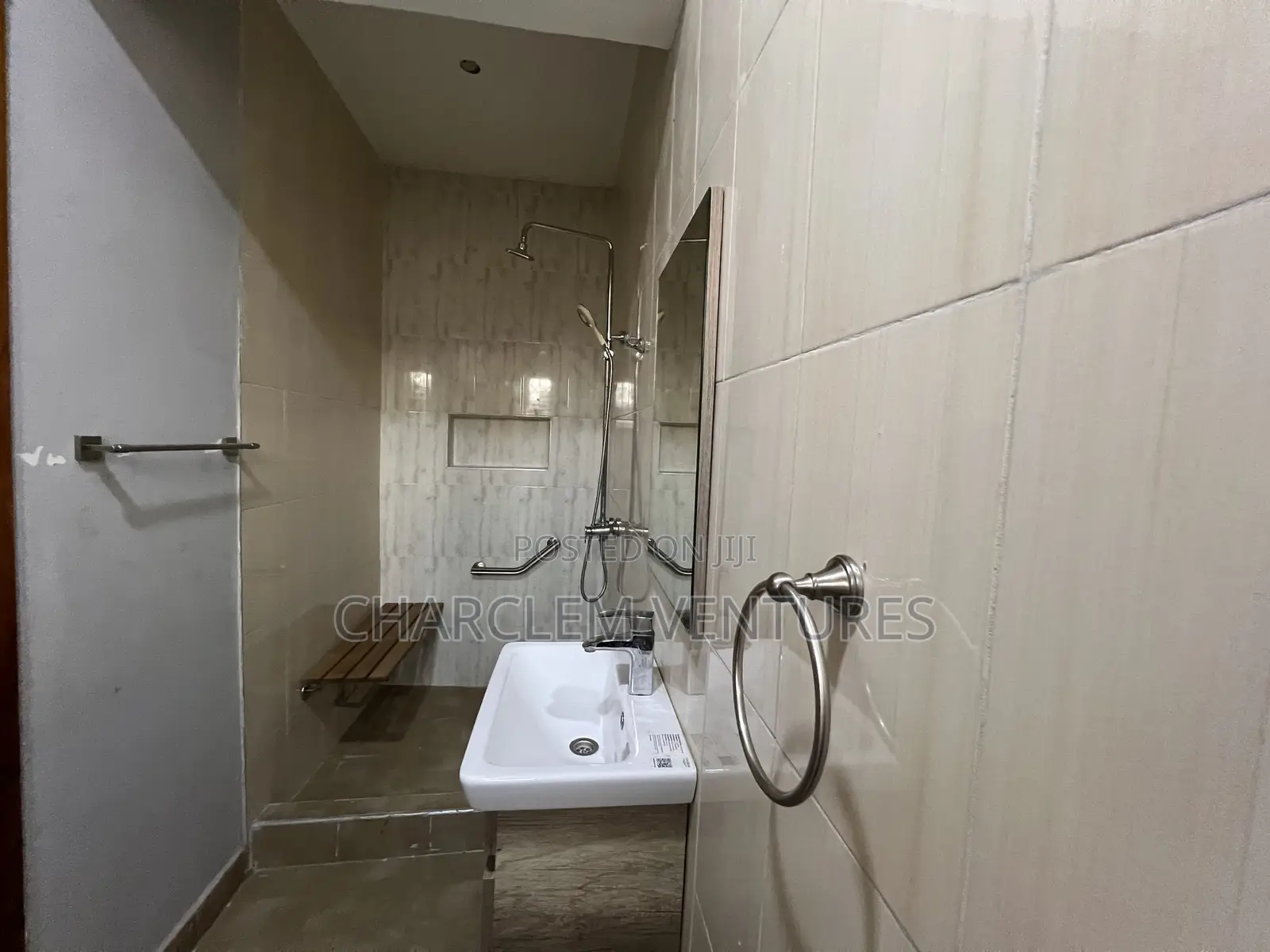 5bdrm House in Charclem Ventures, Ashomang Estate for sale