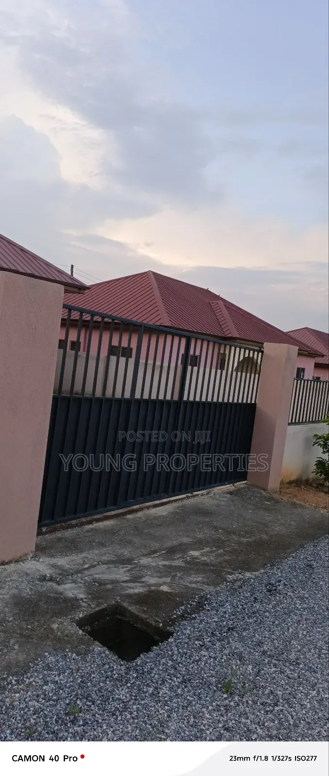 2bdrm House in Obeyeyie, Ga South Municipal for rent