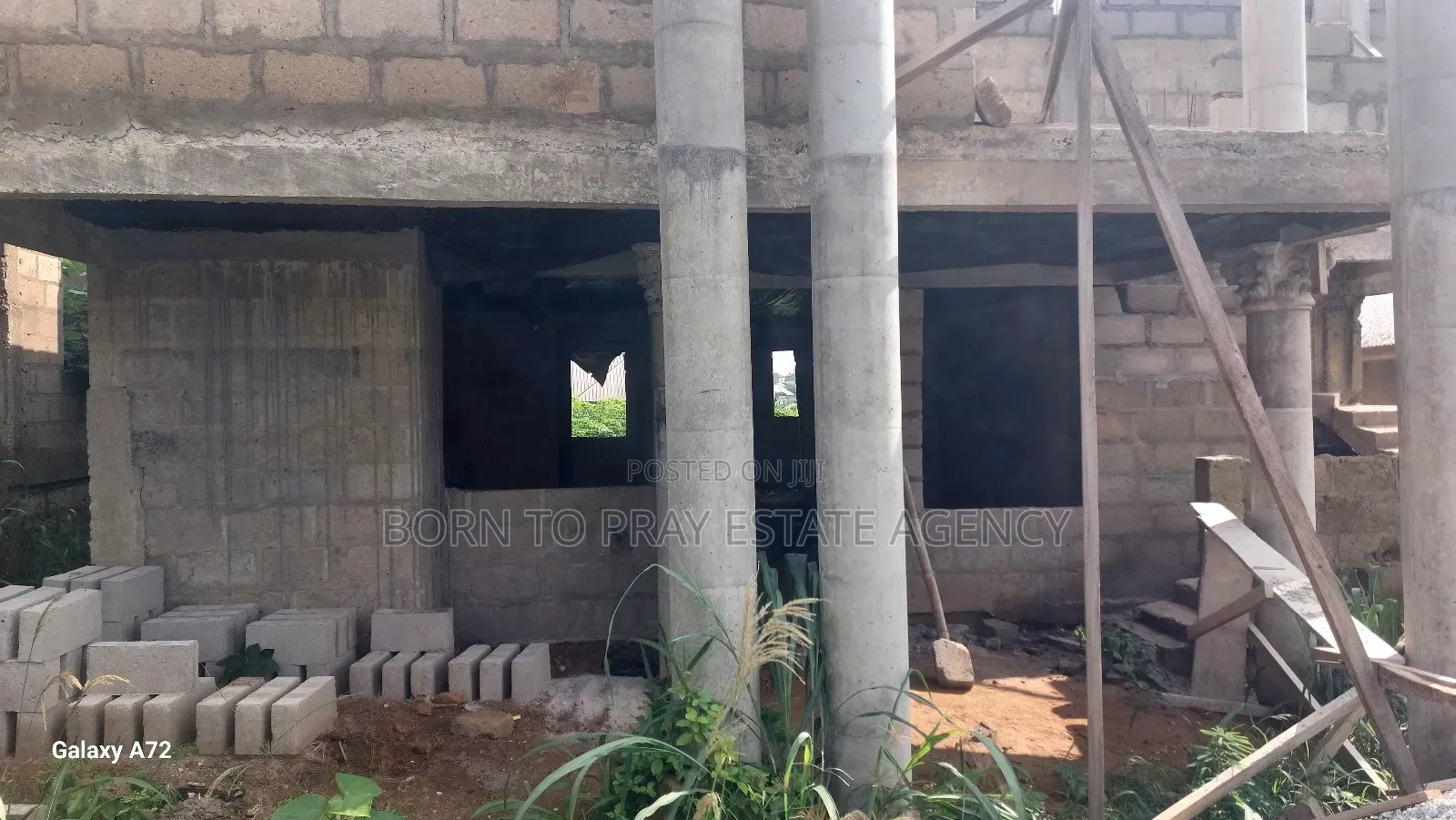 5bdrm House in Born To Pray Estate, Ejisu-Juaben Municipal for sale