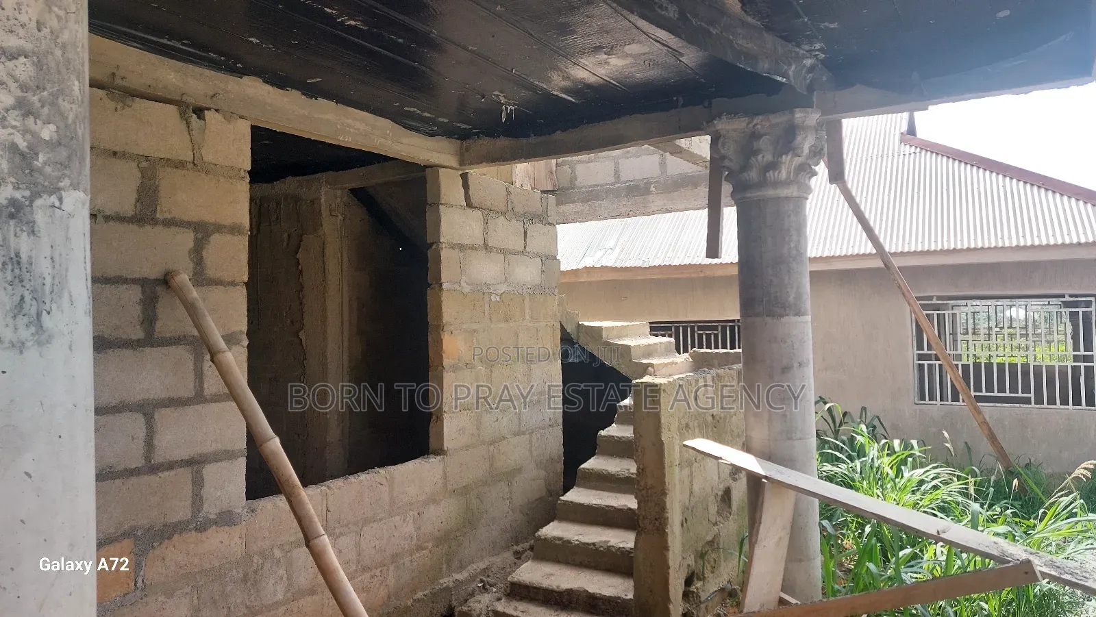 5bdrm House in Born To Pray Estate, Ejisu-Juaben Municipal for sale