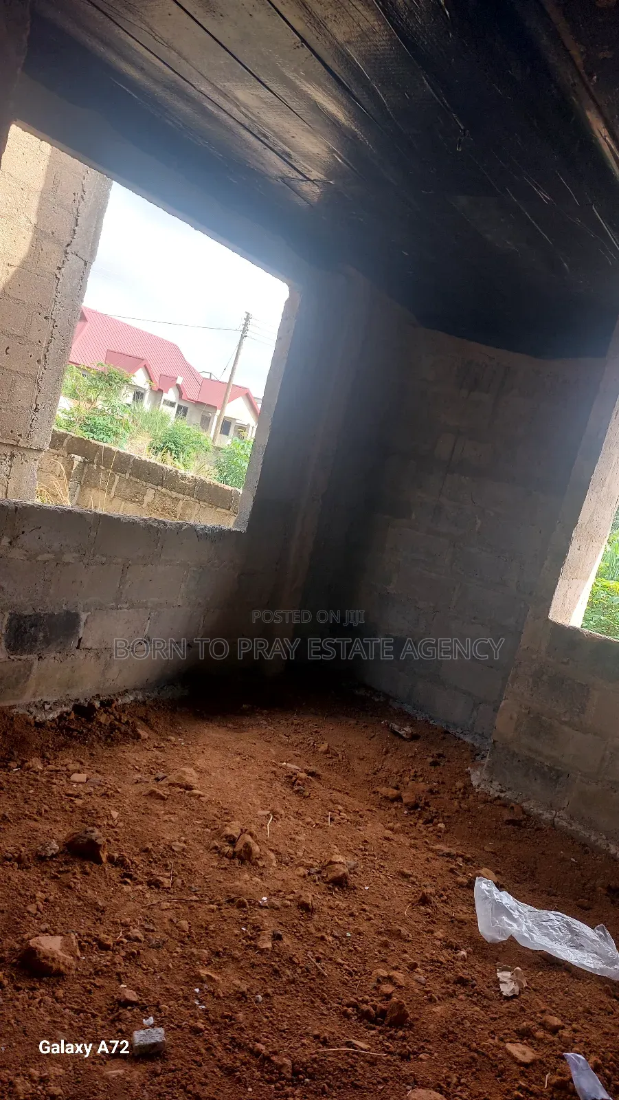 5bdrm House in Born To Pray Estate, Ejisu-Juaben Municipal for sale