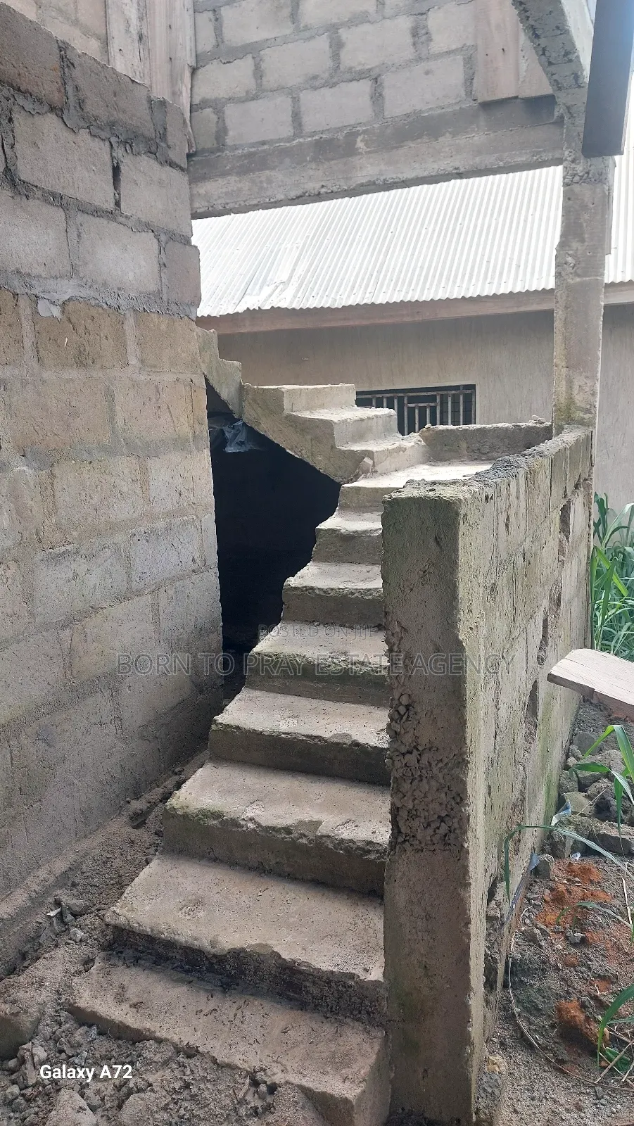 5bdrm House in Born To Pray Estate, Ejisu-Juaben Municipal for sale