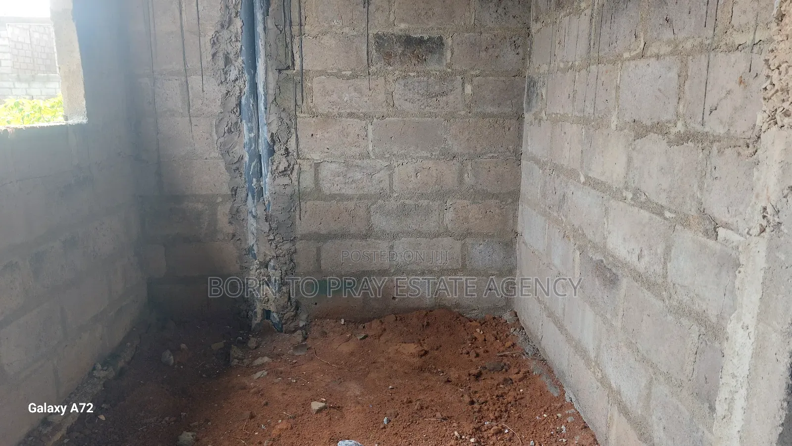 5bdrm House in Born To Pray Estate, Ejisu-Juaben Municipal for sale