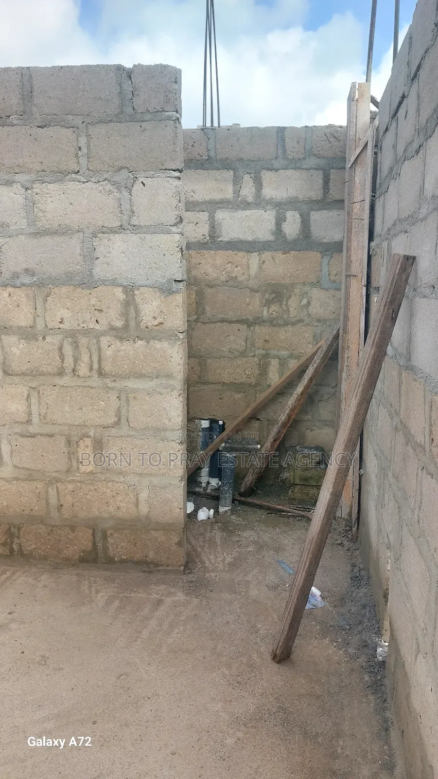 5bdrm House in Born To Pray Estate, Ejisu-Juaben Municipal for sale