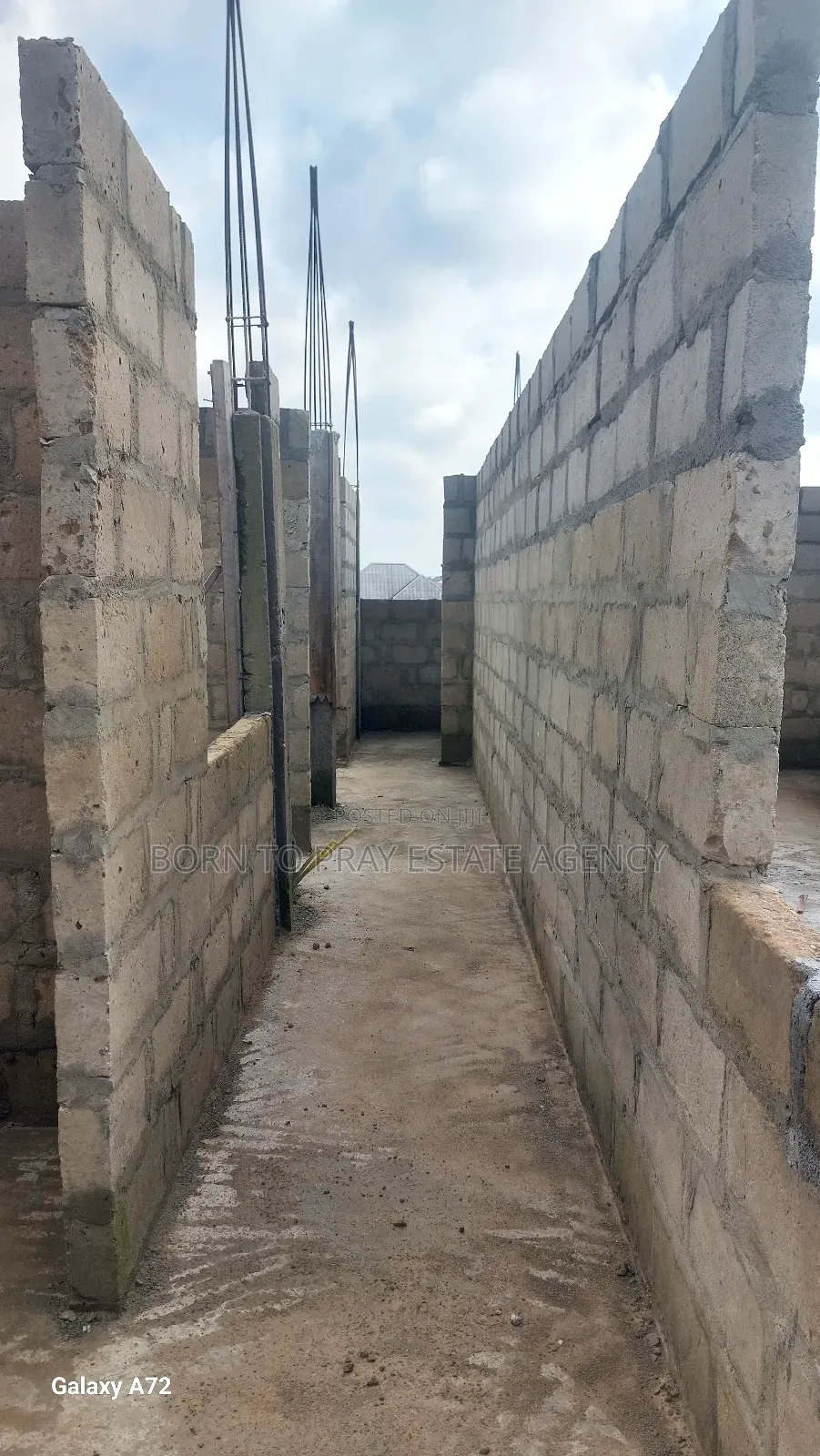 5bdrm House in Born To Pray Estate, Ejisu-Juaben Municipal for sale