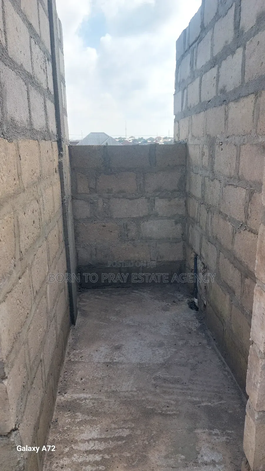 5bdrm House in Born To Pray Estate, Ejisu-Juaben Municipal for sale