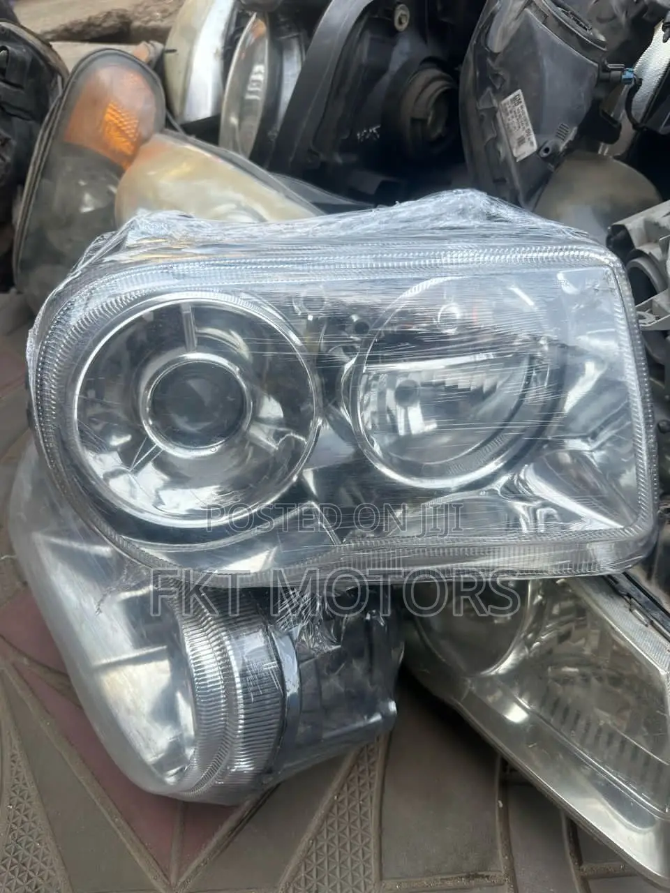 Chrysler 300 Headlight 2005,2006,2007,2008,2009,2010,2011