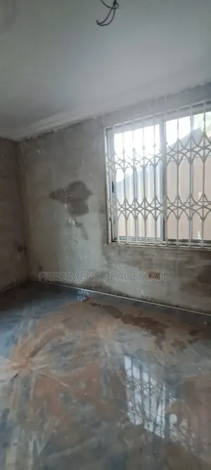 8bdrm House in Fredimens Real, Kumasi Metropolitan for sale