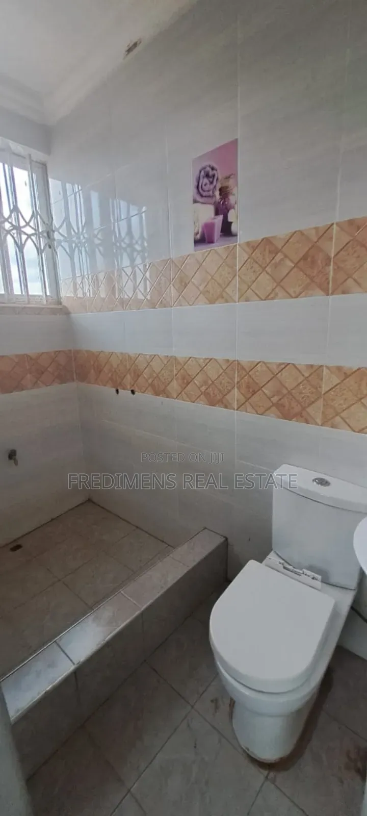 8bdrm House in Fredimens Real, Kumasi Metropolitan for sale