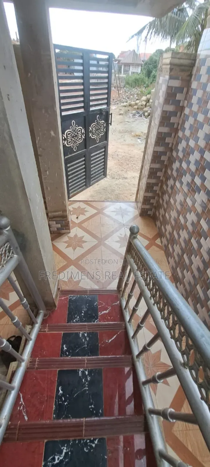8bdrm House in Fredimens Real, Kumasi Metropolitan for sale
