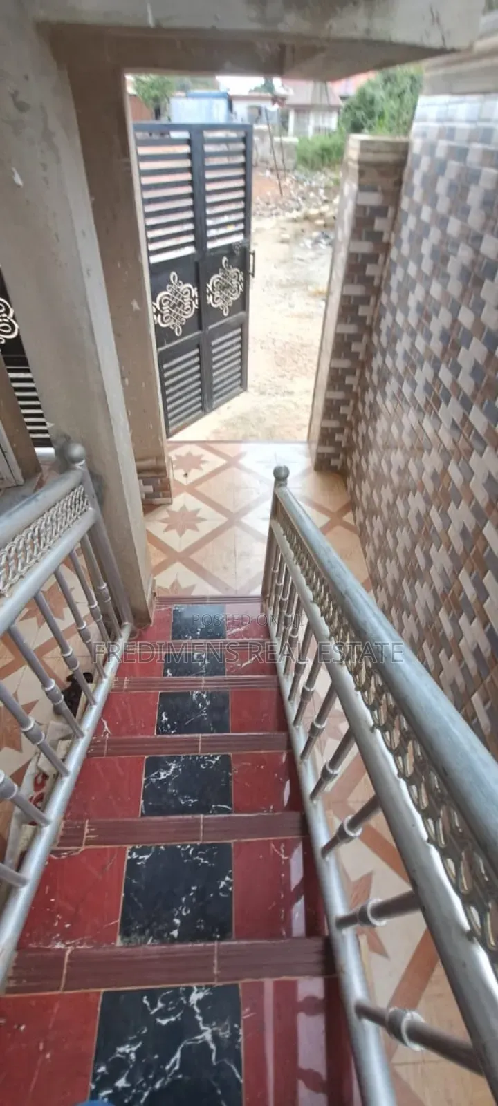 8bdrm House in Fredimens Real, Kumasi Metropolitan for sale
