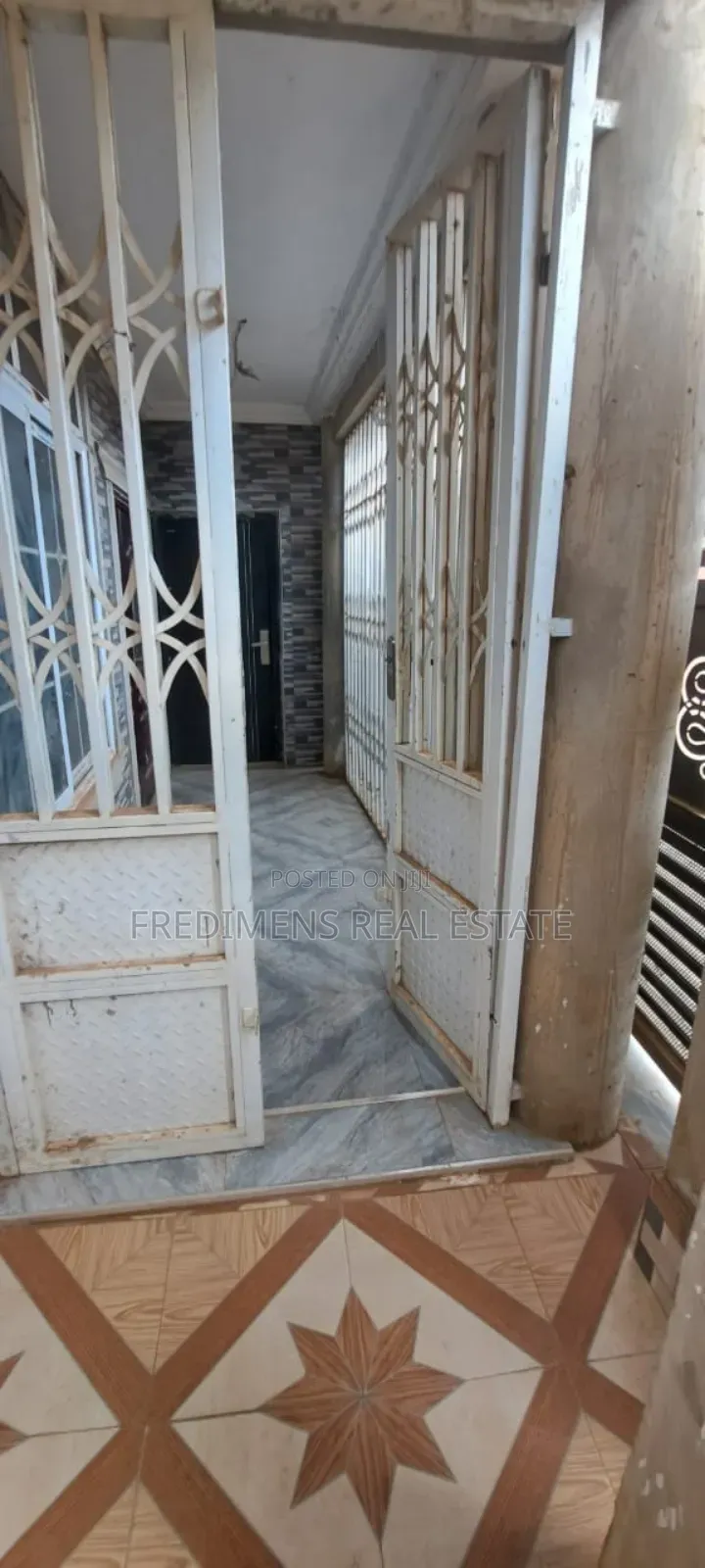 8bdrm House in Fredimens Real, Kumasi Metropolitan for sale