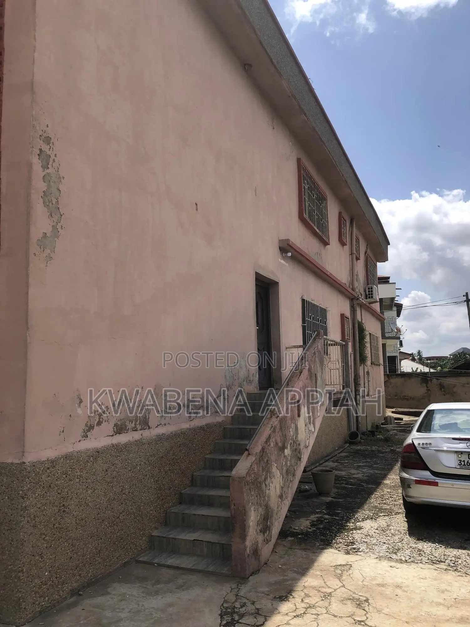 10bdrm House in Mark Estate At, Kumasi Metropolitan for sale
