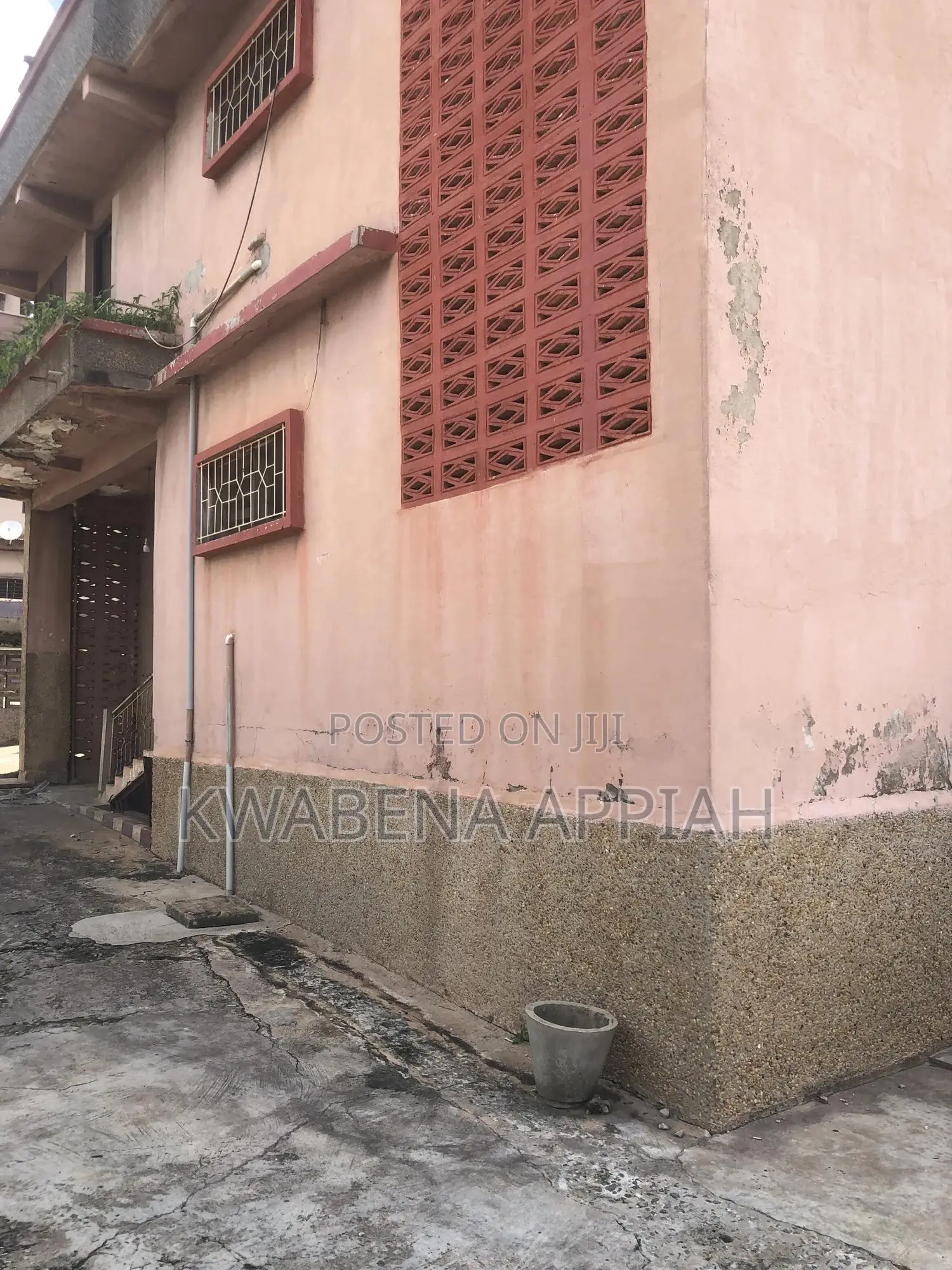 10bdrm House in Mark Estate At, Kumasi Metropolitan for sale