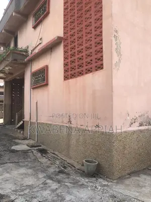 10bdrm House in Mark Estate At, Kumasi Metropolitan for sale