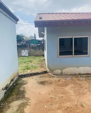 6bdrm House in West Hills Mall Area for sale