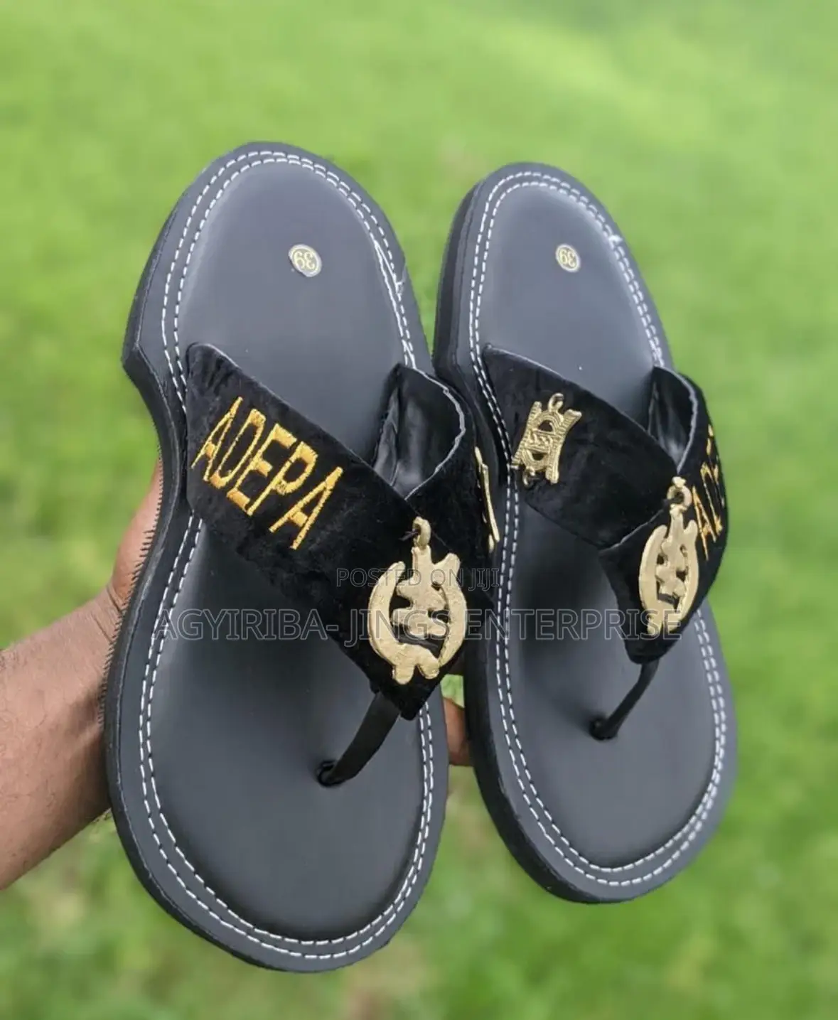 Black and White Ahenema Slipper