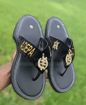 Black and White Ahenema Slipper